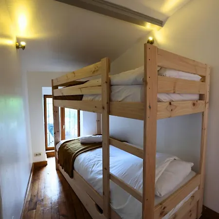 Dans Nichee Au Coeur Des Montagnes Lavoine